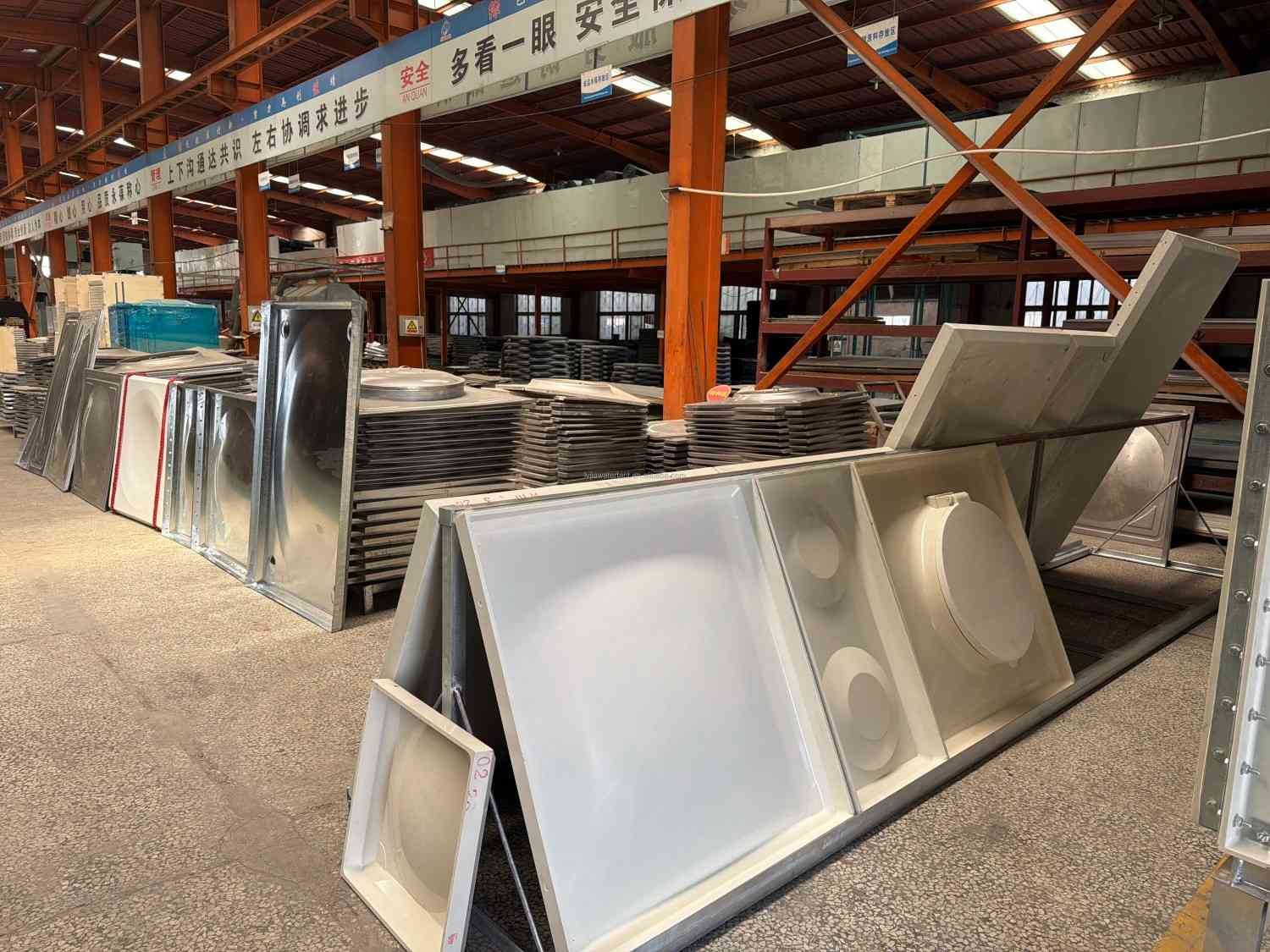 Enamel water tank panels and buffer tanks at the LVJIA plant