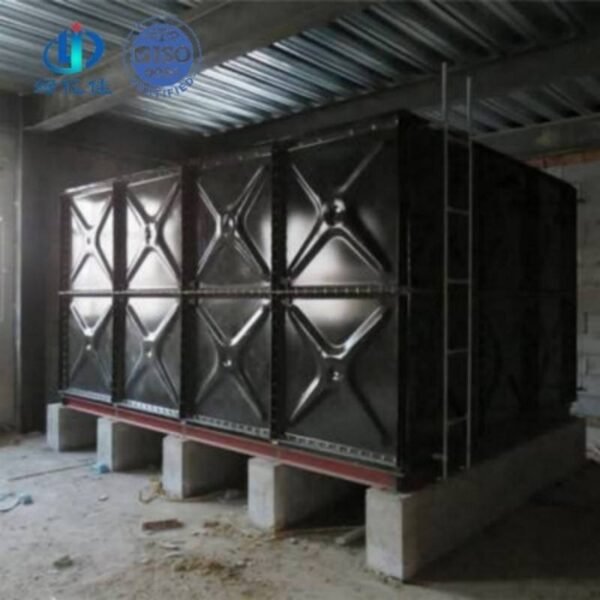 Enamel Corrosion Resistant Tank, 1000 m&sup3; — enamel corrosion resistant tank — sectional panels being assembled on site