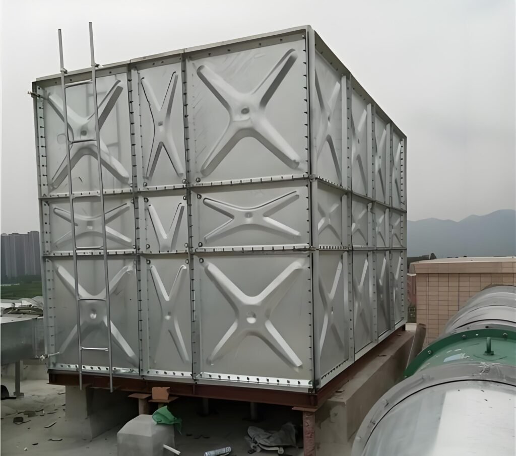 Hot-dip galvanized pressed-panel water tank with X-pattern stiffening on a steel base frame